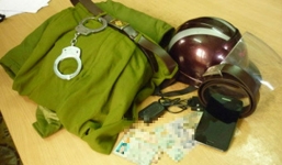 Bắt kế toán Cảnh sát PCCC giả danh Công an mua hàng rồi... bán